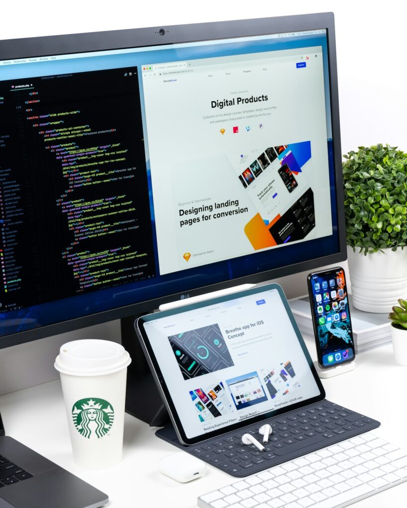 Ecran affichant un design web moderne en cours de conception